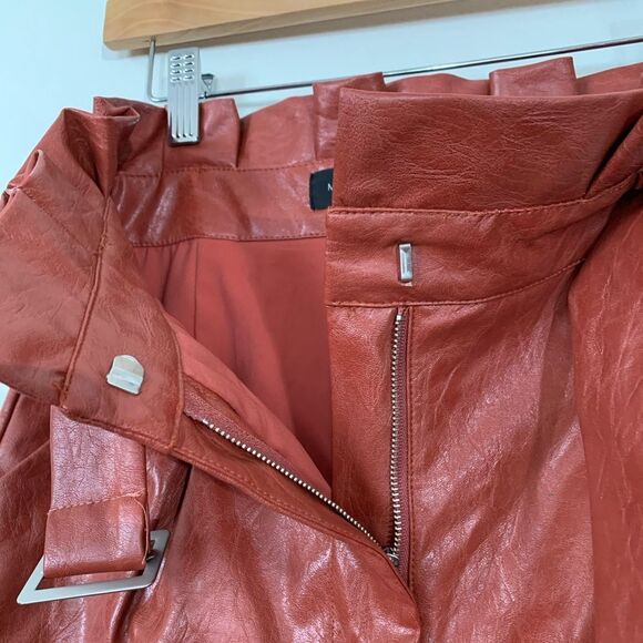 Revolve Majorelle terracotta brown faux leather pants,belt, pleated waist, XS - Picture 7 of 12